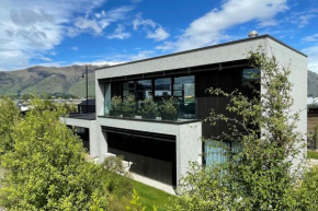 Luxurious Lake and Alpine Views